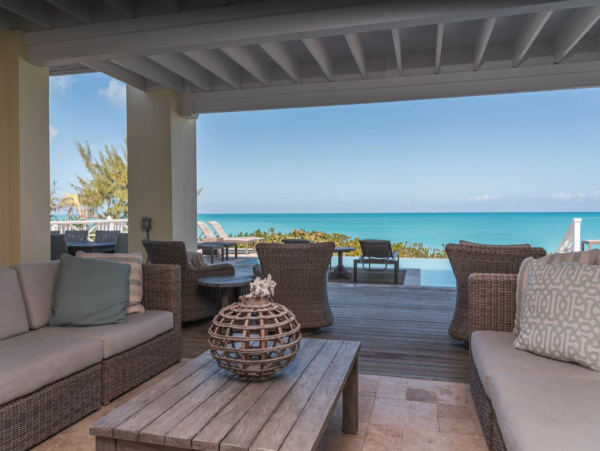 Luxurious Beachfront Villa in Little Exuma - 4-Bedroom Getaway